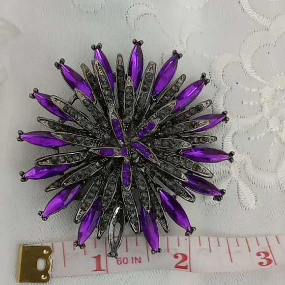 Vintage | Purple Silver Tone Floral Brooch - Picture 3 of 7